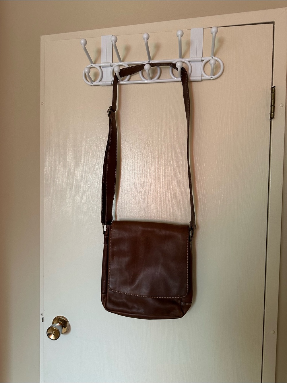 Unisex Brown Leather Messenger Bag - Classic Crossbody